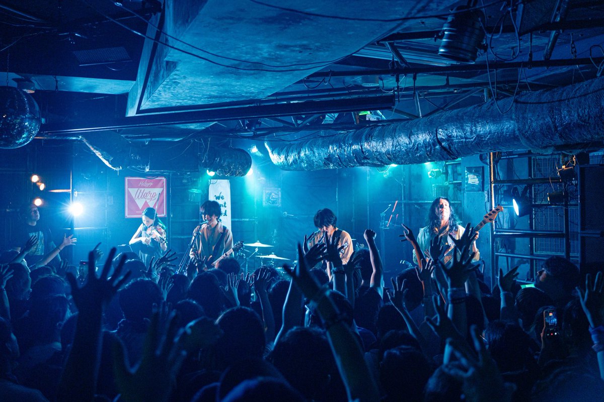 bis_bigmama's tweet photo. #𝐁𝐈𝐆𝐌𝐀𝐌𝐀𝟐𝟎𝐭𝐡   
FC限定ライブ
「𝐖𝐞 𝐃𝐨𝐧’𝐭 𝐍𝐞𝐞𝐝 𝐚 𝐓𝐢𝐦𝐞 𝐌𝐚𝐜𝐡𝐢𝐧𝐞 𝟐𝟎𝟐𝟔 ランク外編」
いや〜いい曲多いっすね〜本当に。
と浸ってばかりもいられないので熱い新曲届けました&amp;他にも熱い新曲作りまくるのでよろしく〜!!!🪣　いつもありがとう!!! https://t.co/vrhCf33vZW