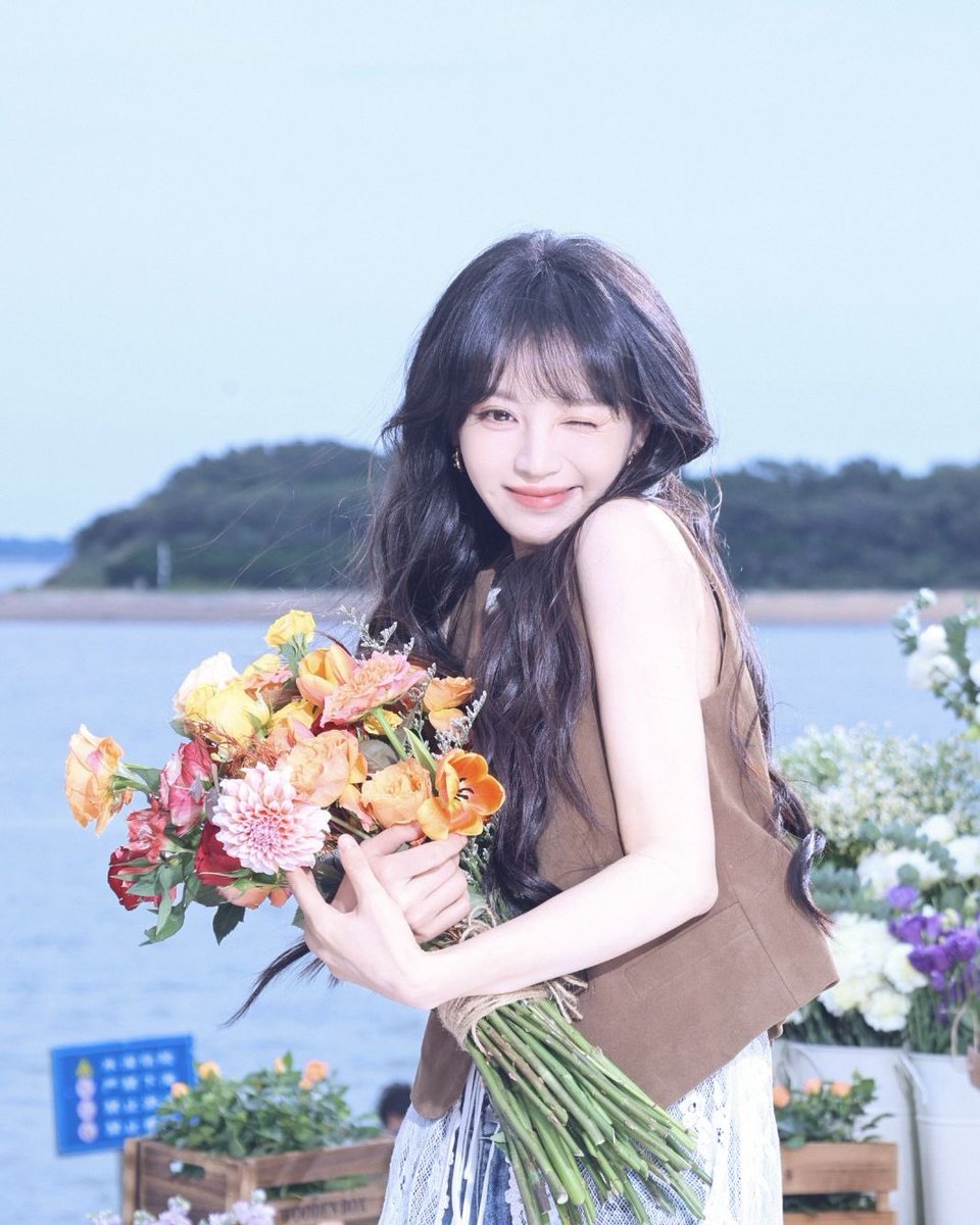 gmlal14's tweet photo. 꽃 든 전희미 모음 ꒰ᐢ⸝⸝⸝⸝ᐢ꒱ https://t.co/mBnt4XzylB