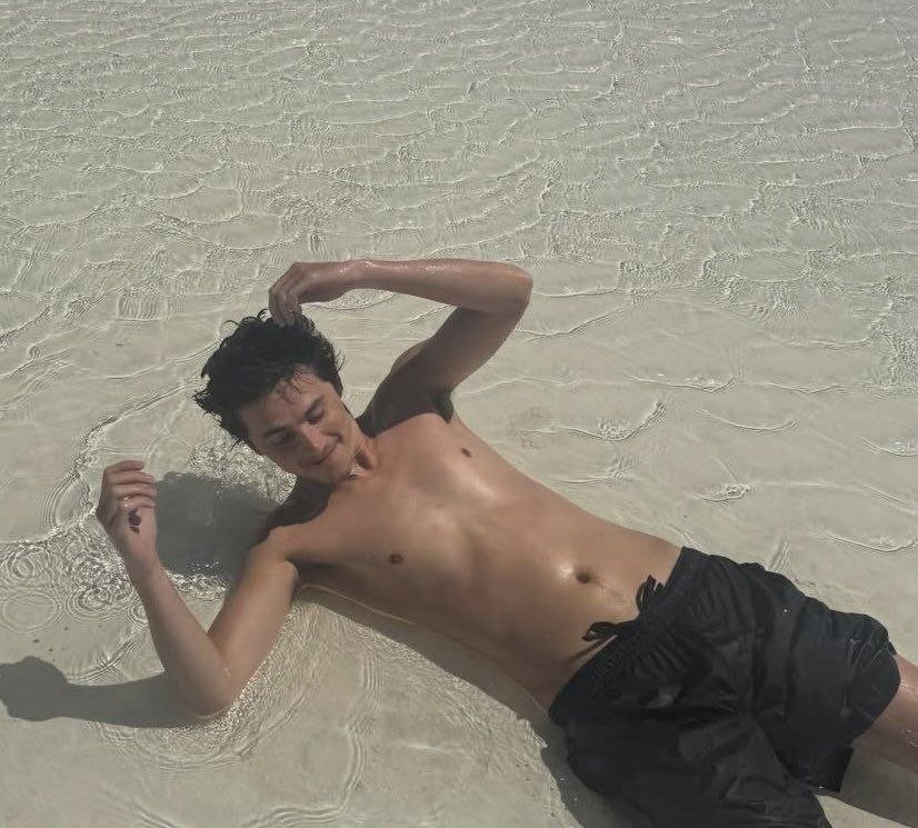 TrendMediaHQ's tweet photo. Bro had the body of a 15-year-old boy and still pulled a baddie like Kylie Jenner. 😭 https://t.co/WfrFEsQjZT