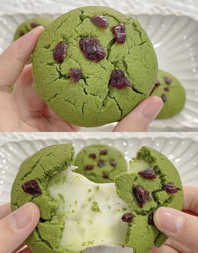 SamaAlaaa's tweet photo. Just shared my secret stash of matcha cookies with the office crew  Nothing beats spreading a little snack joy! https://t.co/lrmsKGnmUl