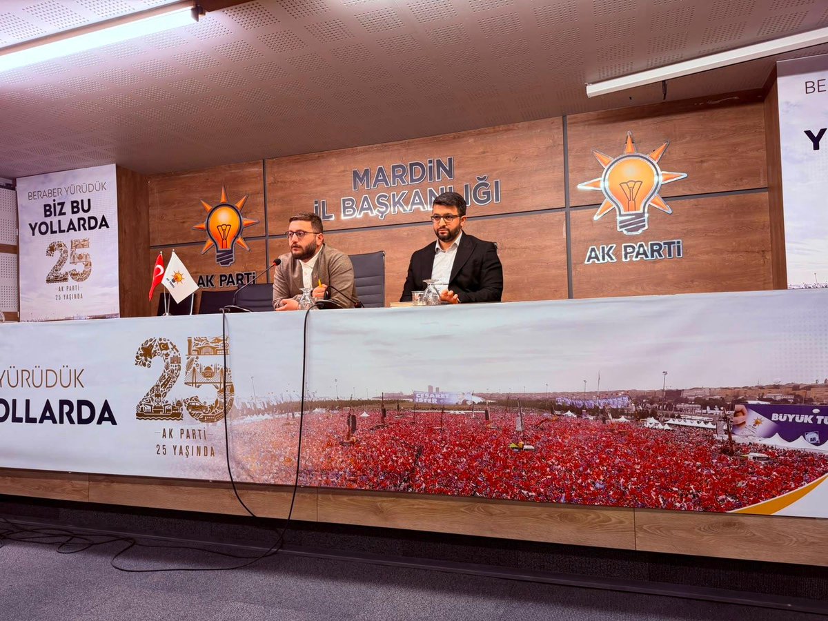 AKGenclikMardin's tweet photo. 26 Ağustos Malazgirt Programımız, yeni üyelik çalışmalarımız, mahalle teşkilatlarımızın faaliyetleri ve gençlerimize yönelik çalışmalarımızı değerlendirdik.

Bölge Koordinatörümüz Sn. Ferdi ŞENEL’in katılımıyla verimli bir istişare gerçekleştirdik. https://t.co/H5XZcijtKb