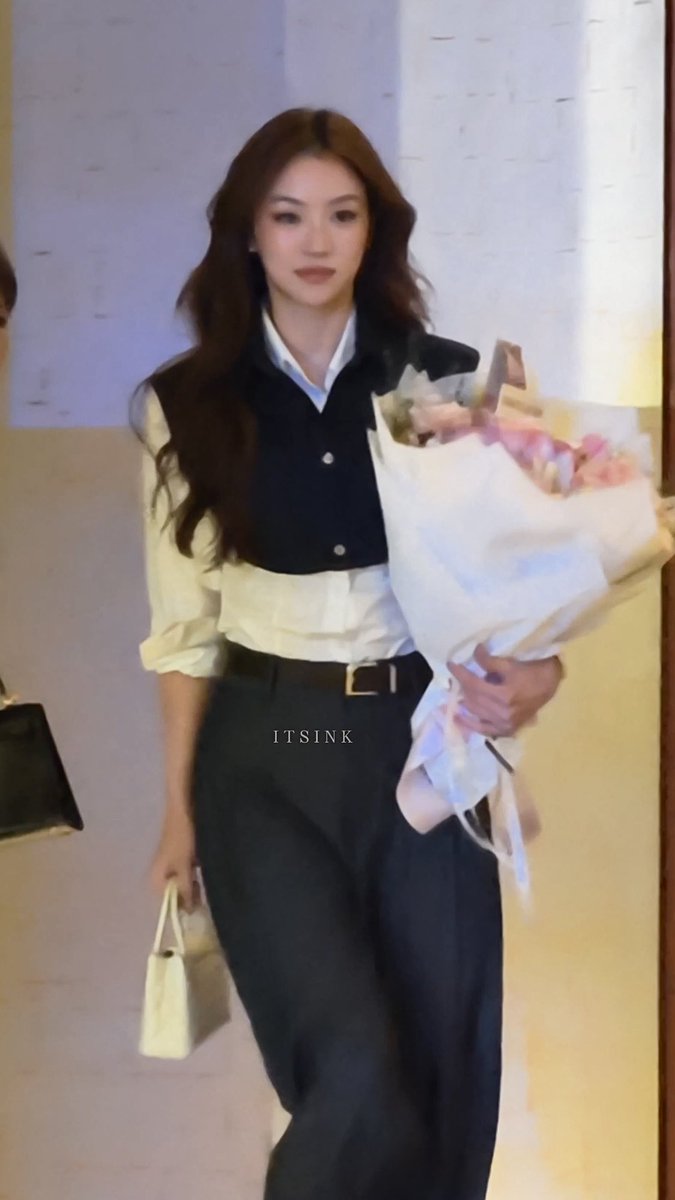 KimTaengooss's tweet photo. คนเดียวกันมั้ย มีหลายร่างเกิน https://t.co/4MO4wBskUA