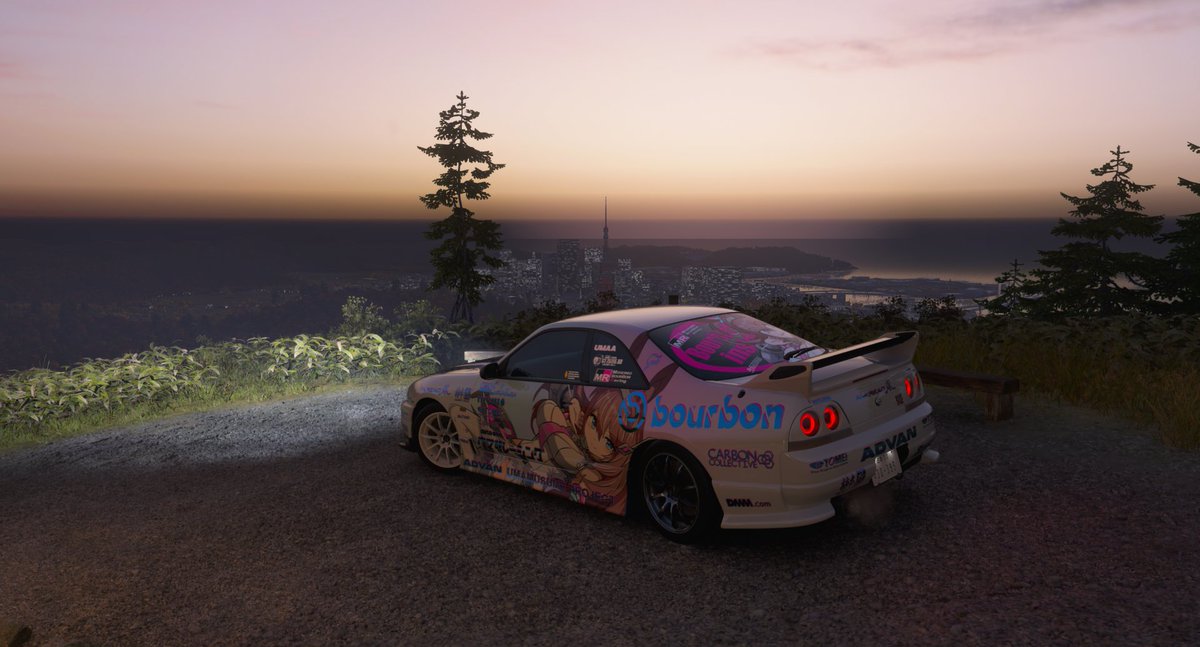 FritzsNyet's tweet photo. I love trying to take pretty photos in FH, so I can't think of anything cuter than my daily drive. Ever since I discovered this livery, I've really been appreciating all of them, but especially the R33 GT-R.

- Ty @sakura_bcnr33  I'm becoming a huge fan of your art!🩷

#ForzaHorizon６