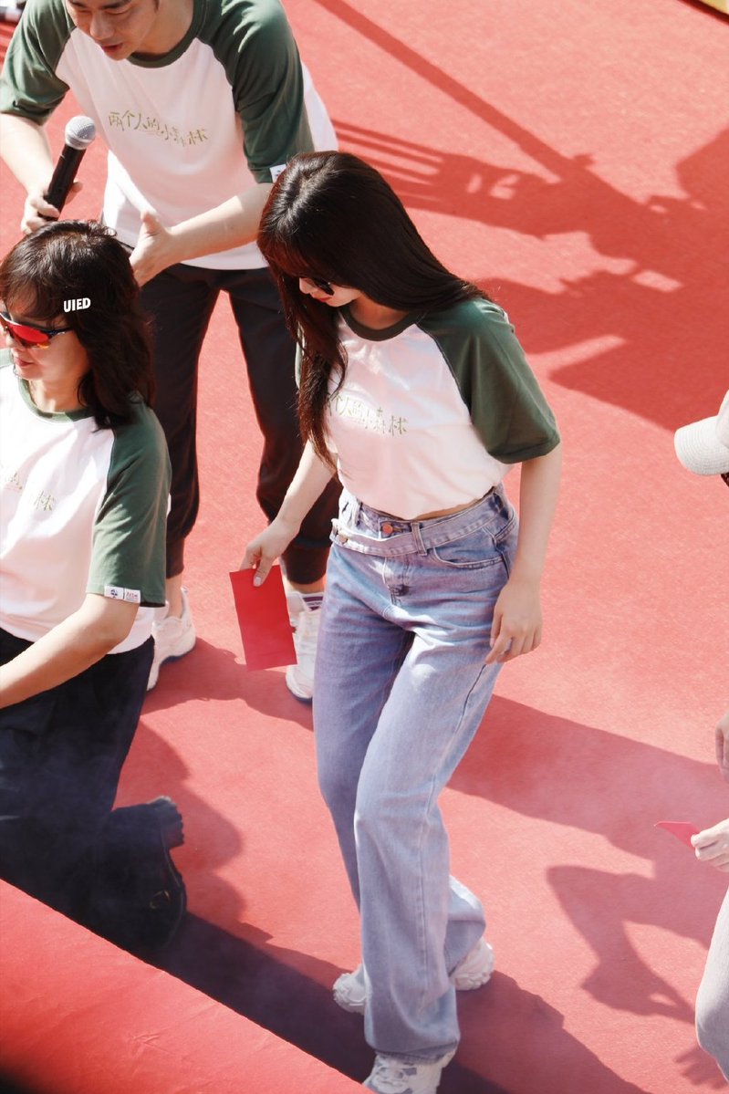 Rosalin57571995's tweet photo. Just finished filming the hottest variety show challenge! My legs are jelly but my smile’s too big to hide  Stay tuned for the episode dropping next week!， https://t.co/qyIc1ggwog