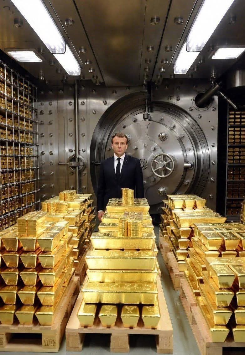 sahelbrut's tweet photo. La France🇲🇫 n'a aucune mine active d'or, et elle détient 2 437 tonnes d'or ! 4e plus grande réserve du monde.

Pourtant, ils propagent le récit selon lequel le Kenya, le Rwanda et l'Ouganda volent des minéraux du Congo !

La République démocratique du Congo 🇨🇩 se trouve sur les plus riches dépôts d'or non exploitées du monde, mais n'a presque aucune réserve officielle.