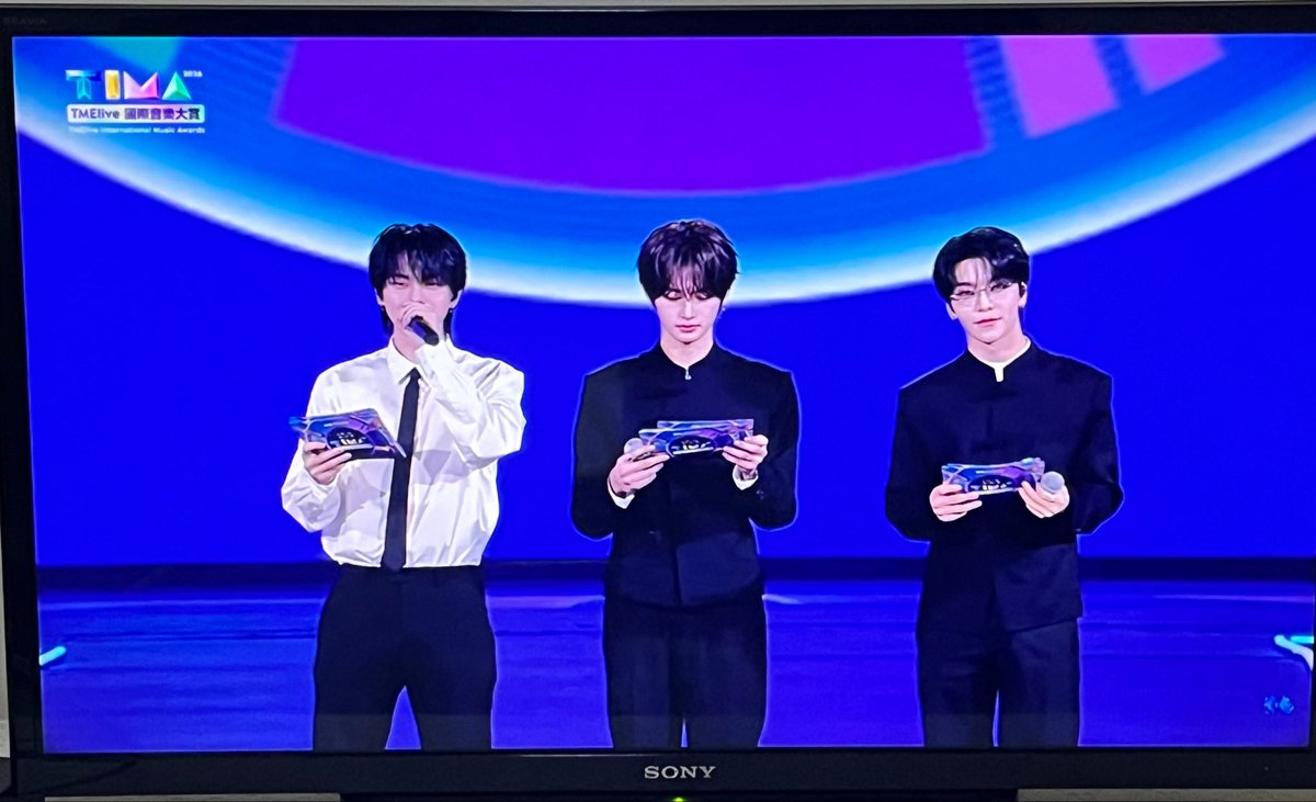 SJ2294's tweet photo. Like a proud mom snapping pics of her sons 😂 my boys!! #ald1 #alphadriveone https://t.co/KQMlvcBUit