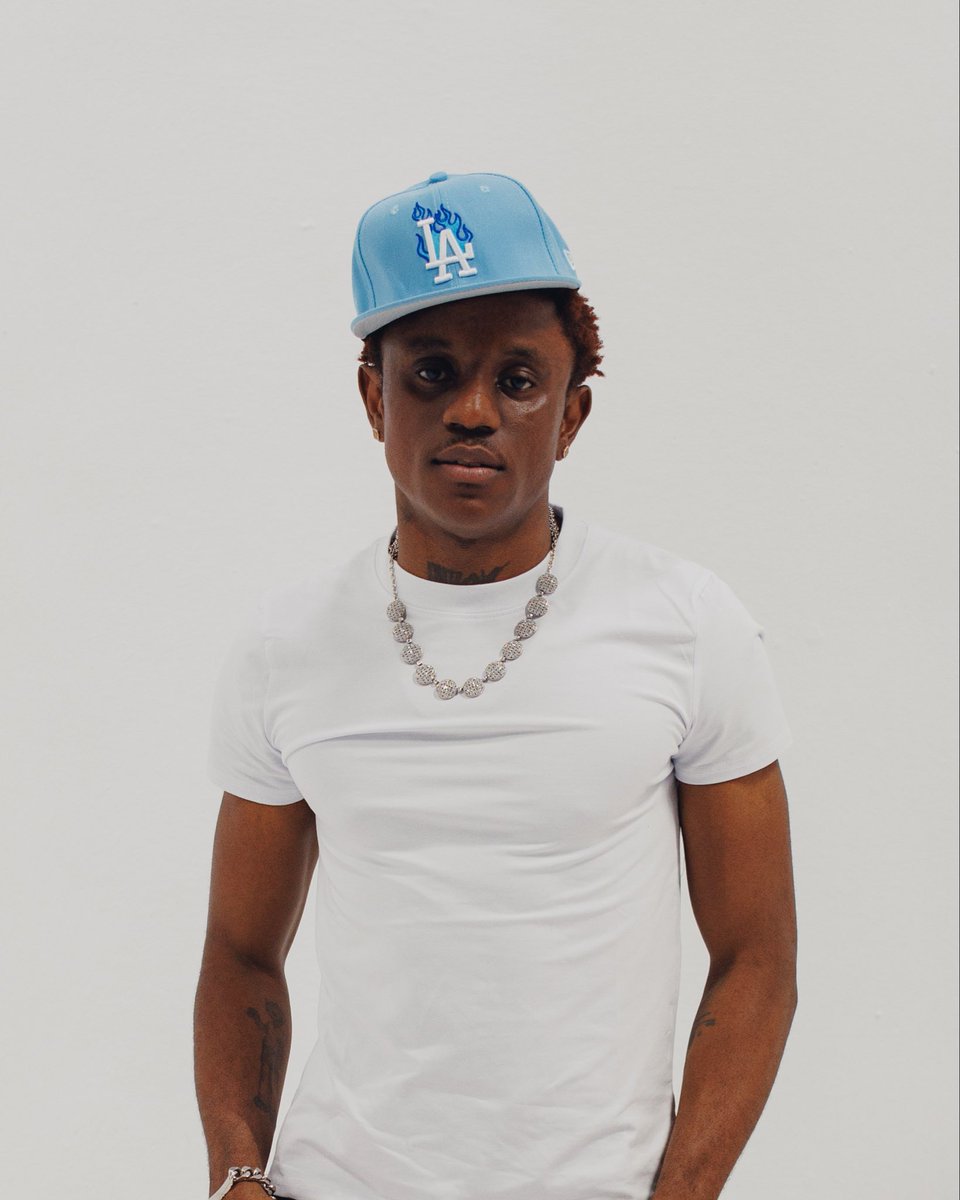 thedebuthub's tweet photo. 🚨 Victony’s “STARLIFE” earned 2.13 MILLION streams in its first full day on Spotify Nigeria Daily Top songs chart. 📈🇳🇬

— It’s his biggest opening ever in the country. 👏🏾 https://t.co/cOtd1W3dMU