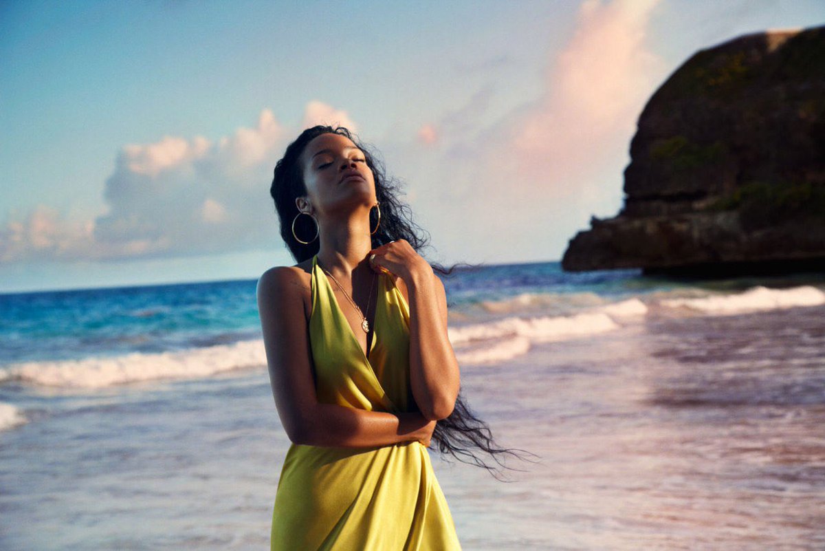 vantefenty's tweet photo. still my favorite pictures of rihanna https://t.co/OwdQOq8eWY
