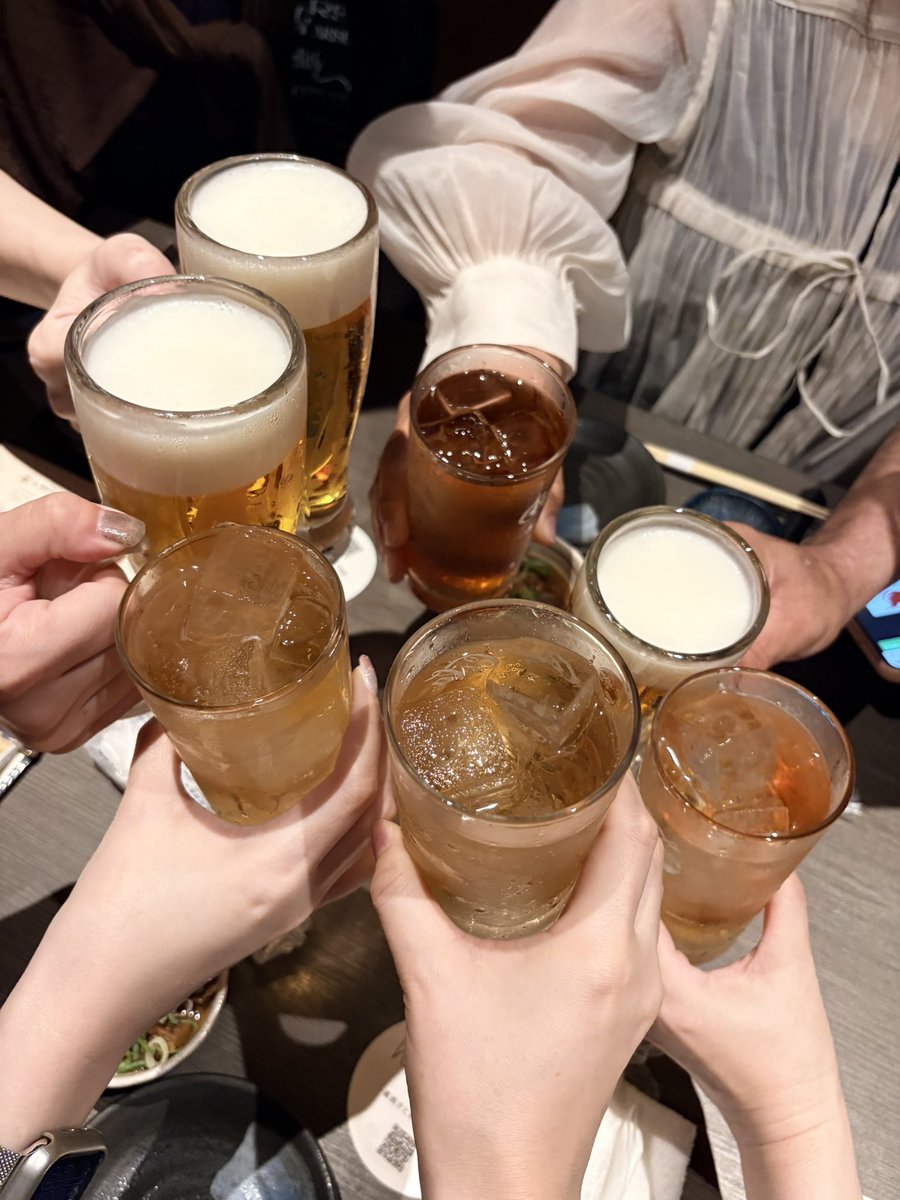 grassyard_s's tweet photo. 飲み会でも幻水の話をたくさん！！
幻水の！新作の話を！！楽しかったーー！！
スターリープの攻略とかキャラの話とか育て方とか、そんな話をこの令和に話が尽きないほど出来るとは…！！すごいな令和
ほらルック、藁焼きだよ🎣 https://t.co/UTDPXQXjWT