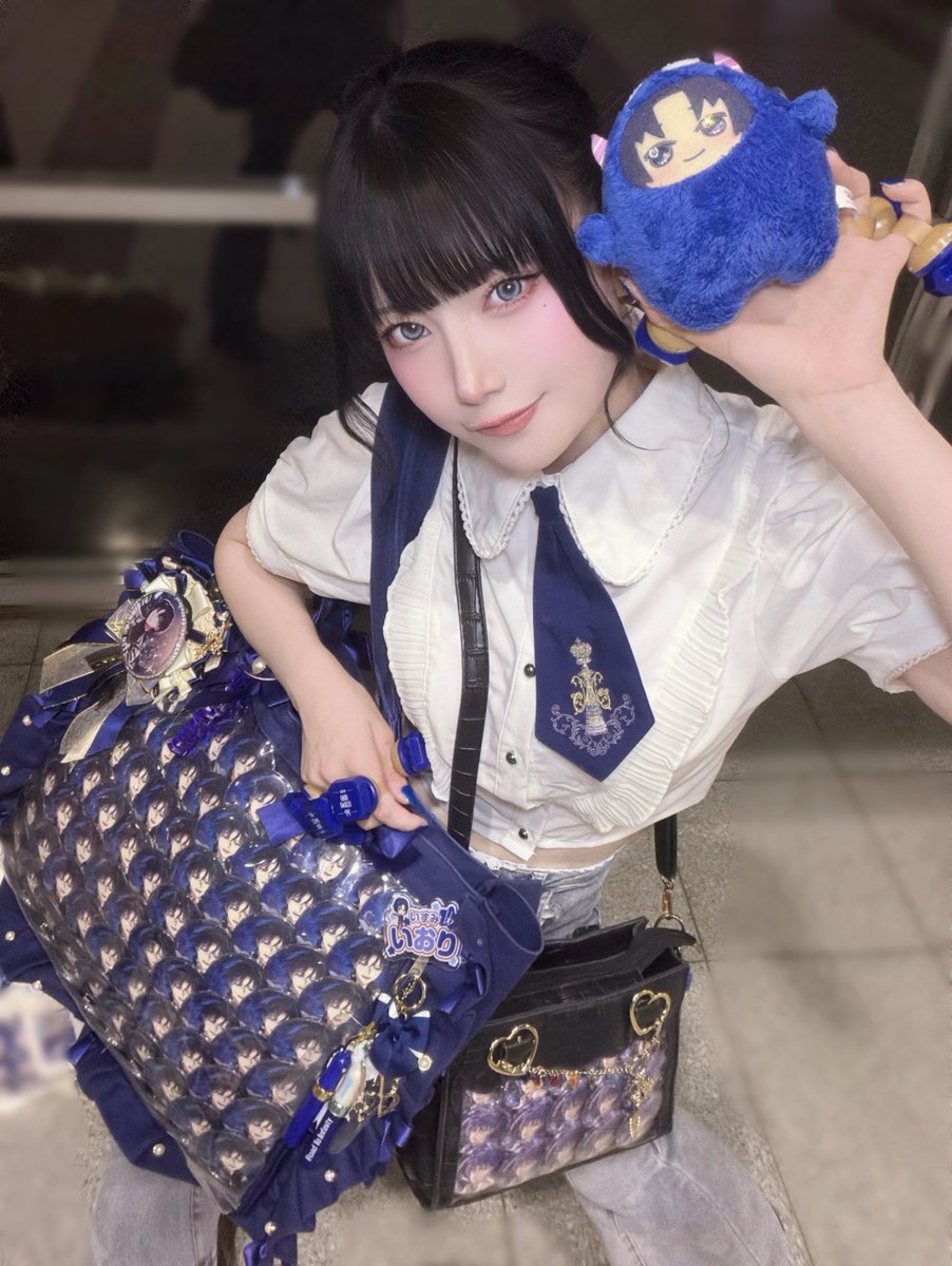 Dora_aoi's tweet photo. RT @Akase_Official: 4J 幕張 2日目…❕💙🌈
無事銀テもGETした𝜗𝜚꙳.* https://t.co/SILfCPydqw