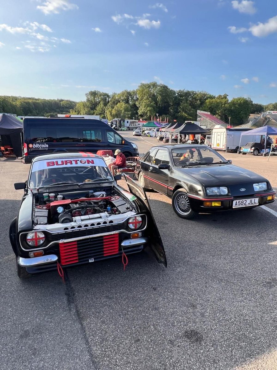petermo69192575's tweet photo. Out at Brans hatch race my toy cosworth yb powerd Ford mk1 Escort and work tow horse Ford Sierra XR4I. https://t.co/CEQl03xczW