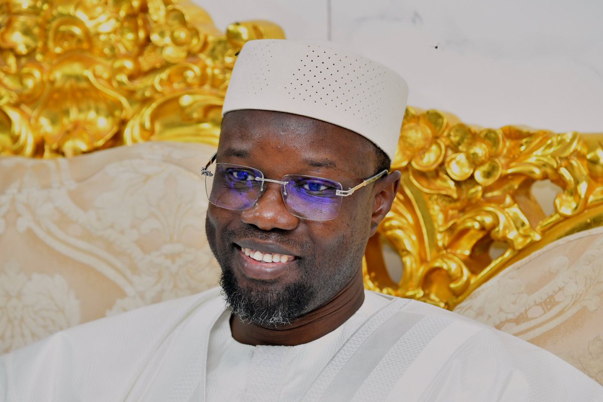 assembleesn's tweet photo. Le Président Ousmane Sonko chez la famille Mame El Hadji  Ndiéguène de Thiès

Le Président de l’Assemblée nationale, Monsieur Ousmane Sonko, a effectué, ce samedi 22 août 2026, une visite de courtoisie auprès de la famille de Mame El Hadj Ndiéguène de Thiès, en prélude au Gamou, prévu le mardi 25 août 2026.

Au cours de cette visite, le Président de l’Assemblée nationale a eu des échanges chaleureux avec les dignitaires de la famille religieuse. Dans son intervention, le Président Ousmane Sonko a réaffirmé sa profonde considération et son respect à l’endroit des familles religieuses du Sénégal, tout en soulignant leur rôle essentiel dans la préservation de la paix, de la concorde et de la cohésion sociale.

 La famille a salué la démarche du Président de l’Assemblée nationale et son déplacement. Elle a formulé des prières pour lui, ainsi que pour la paix, la stabilité et la prospérité au Sénégal.

#Gamou