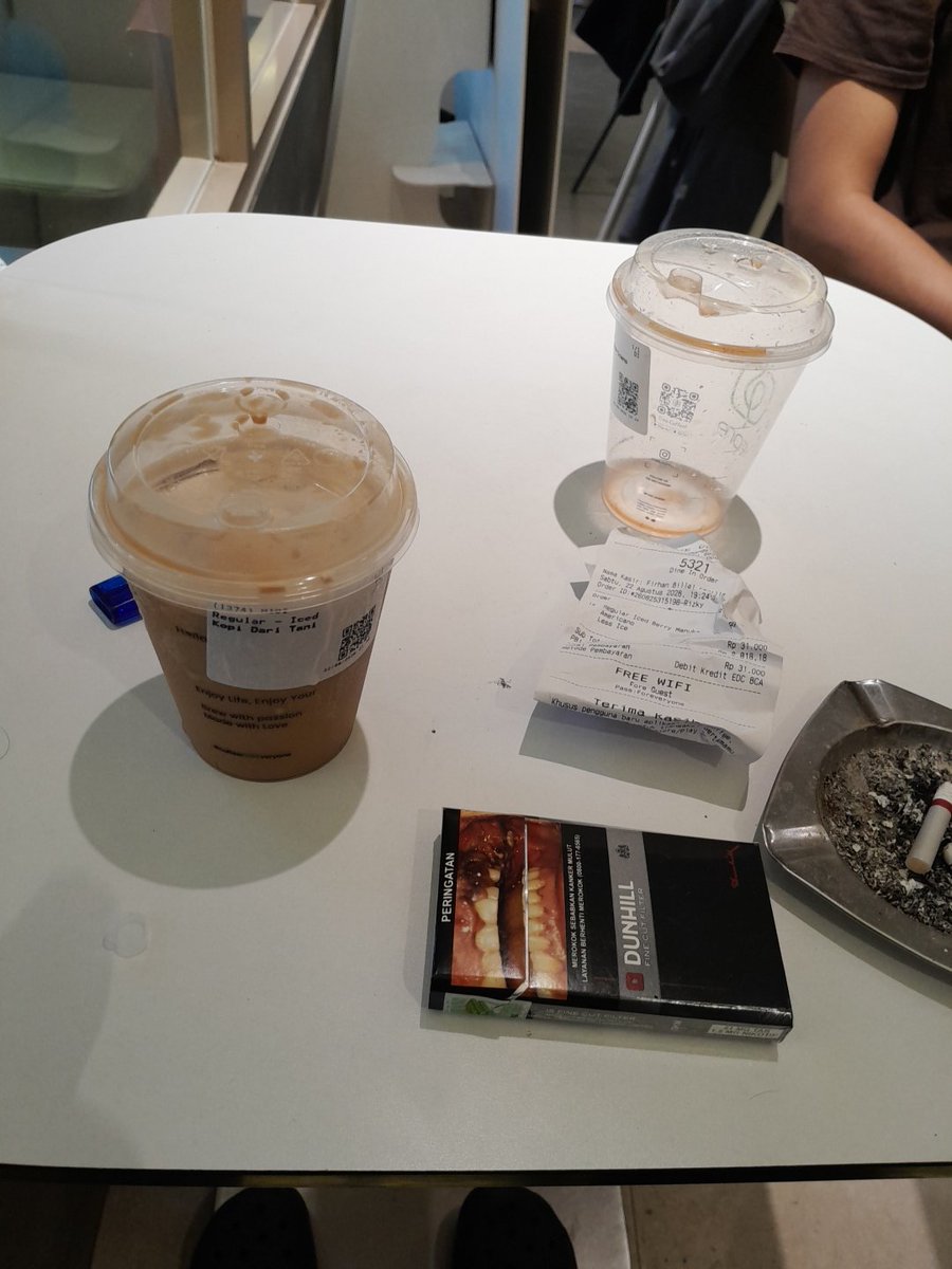 Kyhy_22's tweet photo. Anj ini udah kopi ke 2 se gabut ini kah malming gua. https://t.co/BVxbrJ6AyA