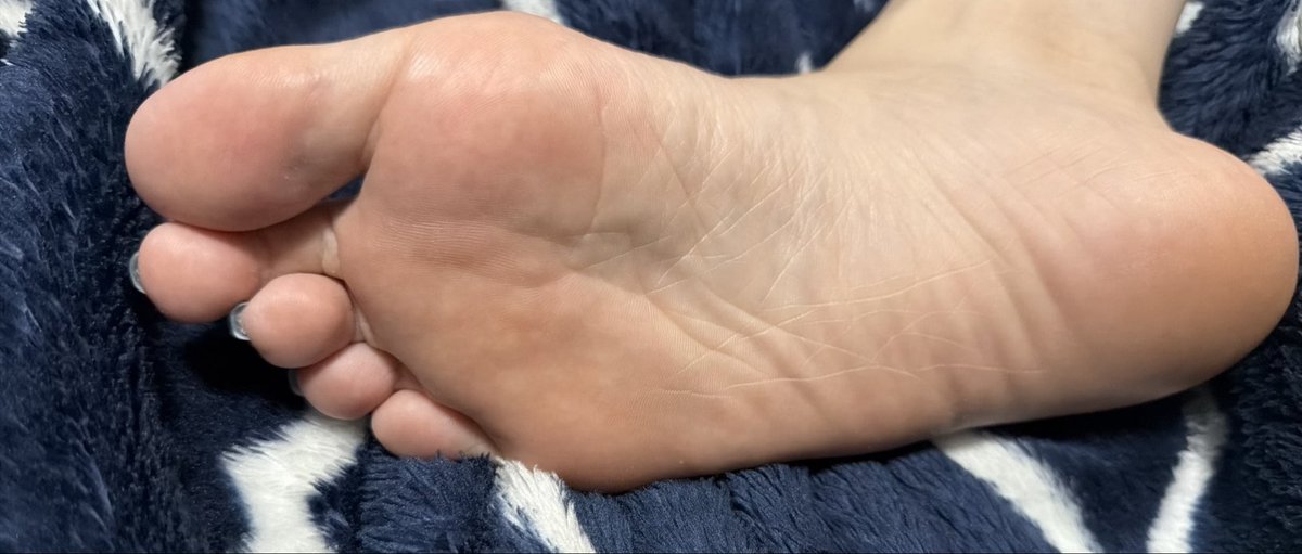 ashiuramiyu's tweet photo. 今日雨で濡れたからいつもより臭い😹

#foot #feet #M男 #足裏 https://t.co/VKgy4E2TKf