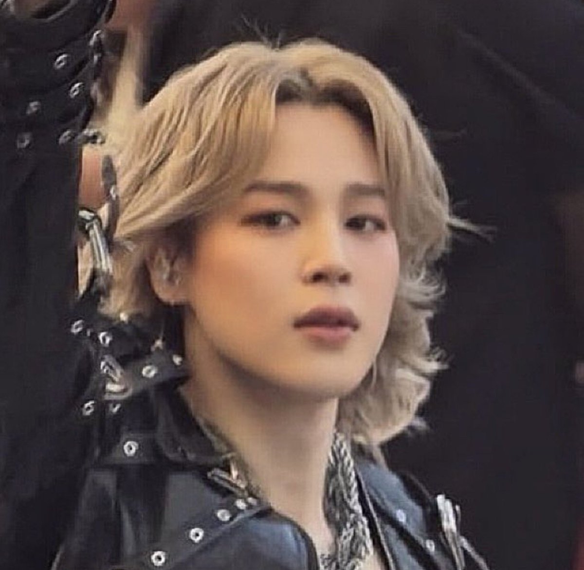 museblooming's tweet photo. doll face https://t.co/NVQrmHxxtP