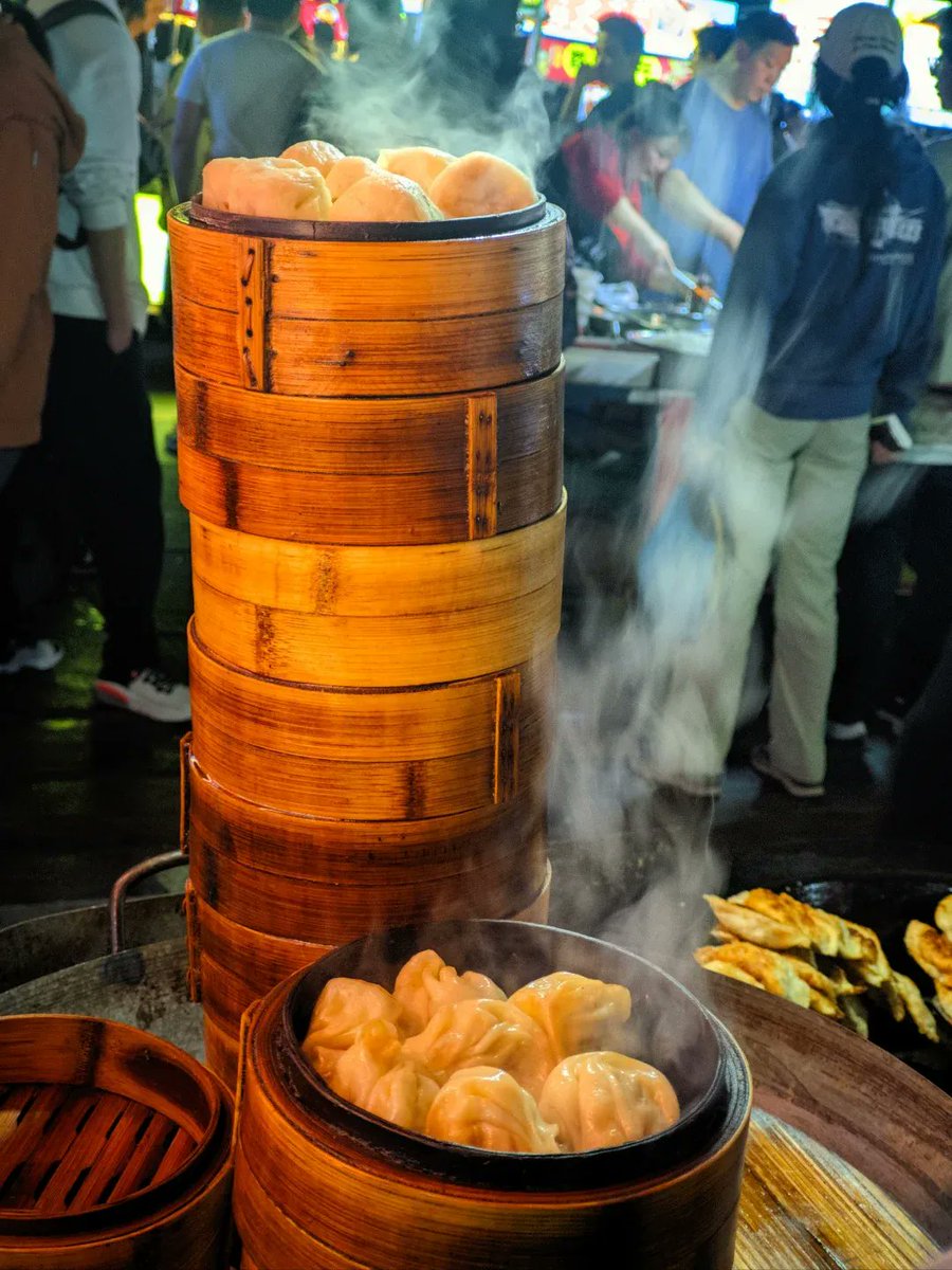 blessingmensah2's tweet photo. Late night craving Soft steamed pork buns and warm osmanthus tea, just what your busy soul needs. https://t.co/b64KzI1BQa