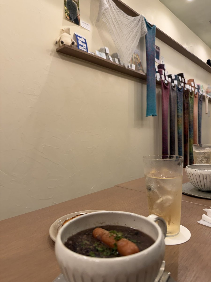 hasse_glocke's tweet photo. 初瀬の編み物教室した🧶
飲みながら編める最高の場所にて https://t.co/eu55C735HB