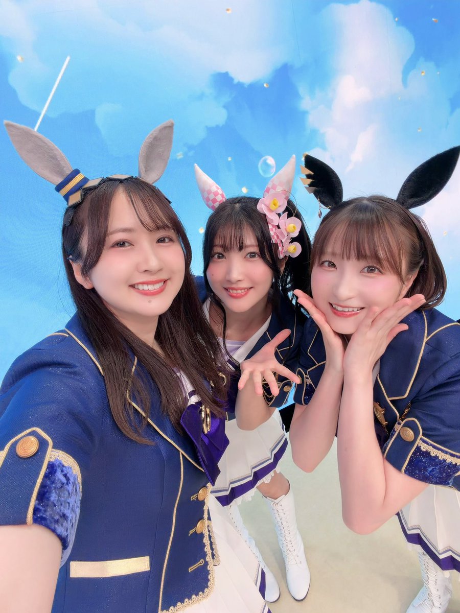 tomoyo_t_1014's tweet photo. #ぱかライブTV 'ありがとうございました！

もりもりもりだくさん！！
5.5周年もたくさんのウマ娘たちと楽しみ尽くしましょうね✨

ウェルカム🤝な香里有佐ちゃん、浅見春那さんと一緒に撮れた秋奈ちゃんと📷

#ウマ娘 #ゲームウマ娘 https://t.co/BgShYqgQIt