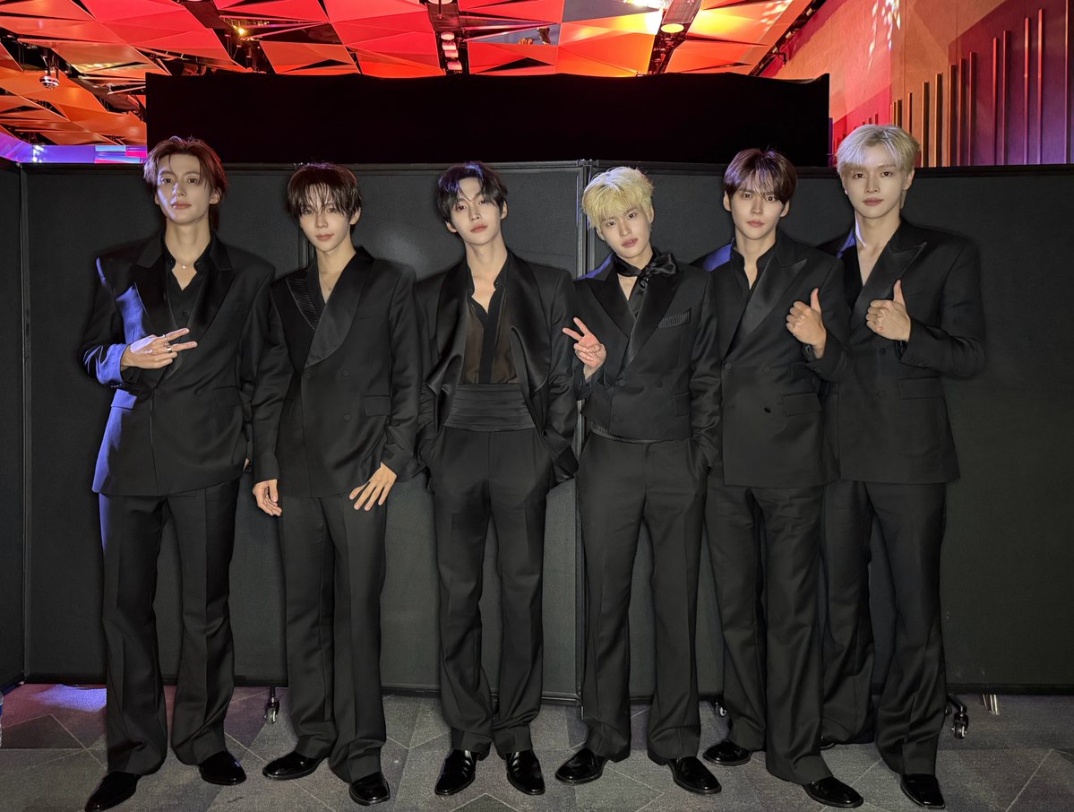 RIIZE_official's tweet photo. RIIZE at #TIMA2026  🎤🖤

#RIIZE #라이즈
#RISEandREALIZE
#TIMA https://t.co/mzhGrvrvOr