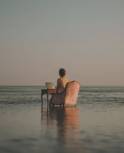 TI9Il's tweet photo. إذا أخطأنا وركبنا القطار الخطأ
لضاع منا الوقت والوجهة
أما إذا أخطأنا في اختيار الأشخاص
لضاع العمر والوجهة والمشاعر
فحسن الاختيار يجنبنا خيبات وخيبات. https://t.co/m3SbGRG3AE