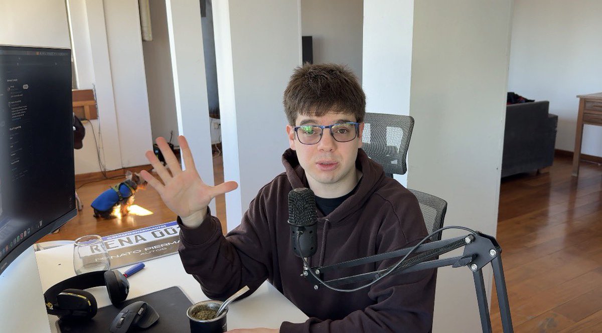 renapiermarini's tweet photo. Estoy grabando otro video de YouTube. Como hacen los que se dedican a esto? llevo 15 tomas y todavía no pude pasar del "hola gente soy rena" 😂 https://t.co/4LWK3xNTXW