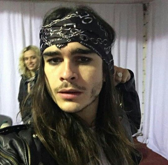 diamantellis's tweet photo. ¿Que canción de Airbag cantaban mal antes y se dieron cuenta que la letra era diferente? 

Obviamente tienen que comentar como pensaban que era la letra... https://t.co/ne5W98a1GP