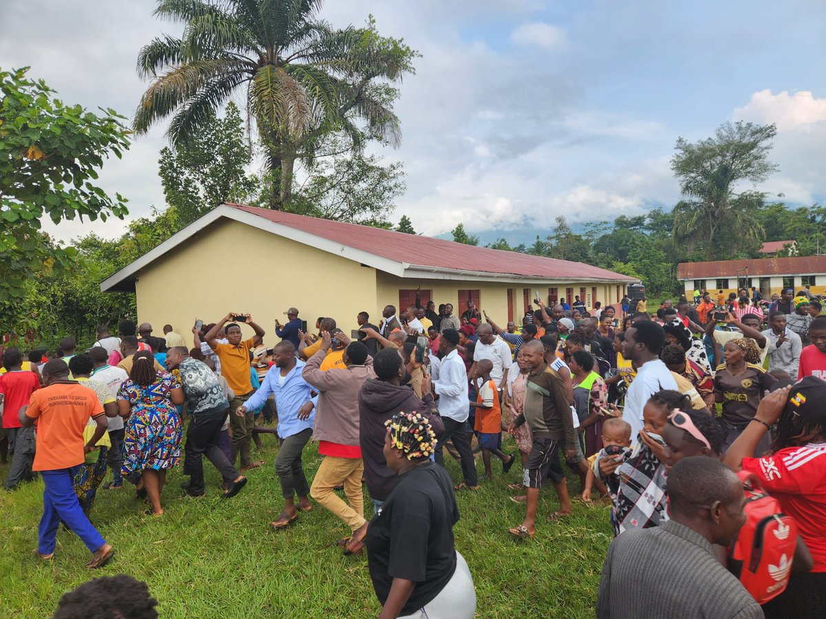 MoLGUganda's tweet photo. DEO arrested after surprise inspection at Bundikahungu Primary School

The Bundibugyo District Education Officer (DEO) has been arrested following a surprise inspection by State Minister Hon. Balaam Barugahara at Bundikahungu Primary School, over alleged misappropriation of funds https://t.co/dljEYRp7LO