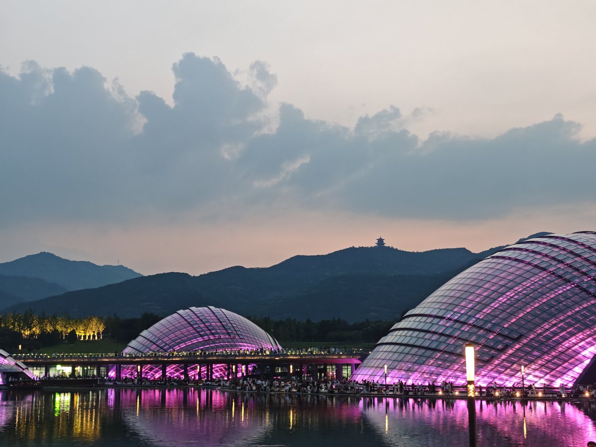 ink0352's tweet photo. 太原植物园夜景
#大美中国 https://t.co/NvpnTKk2gR