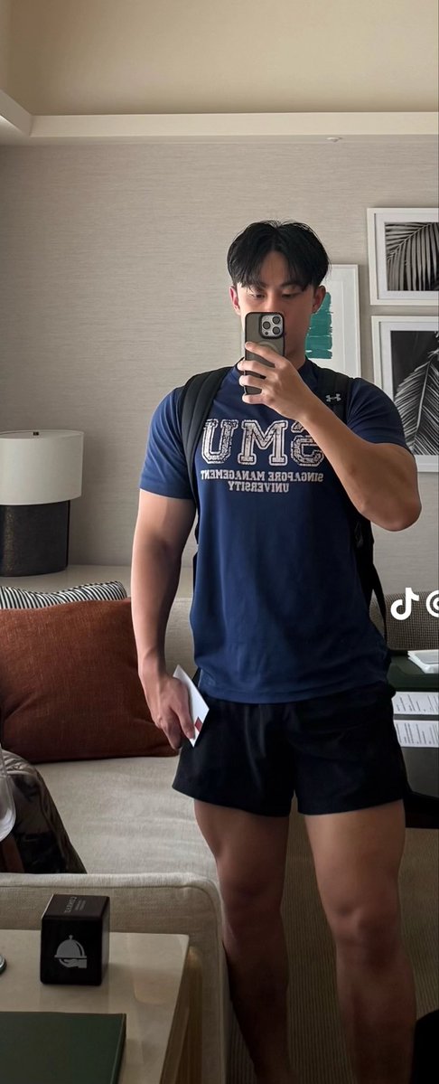 merlionboys's tweet photo. this SMU hunk is the definition of thickness https://t.co/zltIfqt7EJ