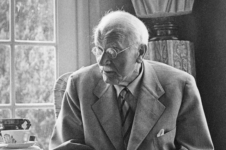 Naturalphilosy's tweet photo. “It is often tragic to see how blatantly a man bungles his own life and the lives of others yet remains totally incapable of seeing how much the whole tragedy originates in himself, and how he continually feeds it and keeps it going.”

— Carl Jung https://t.co/j9fDj51kg6