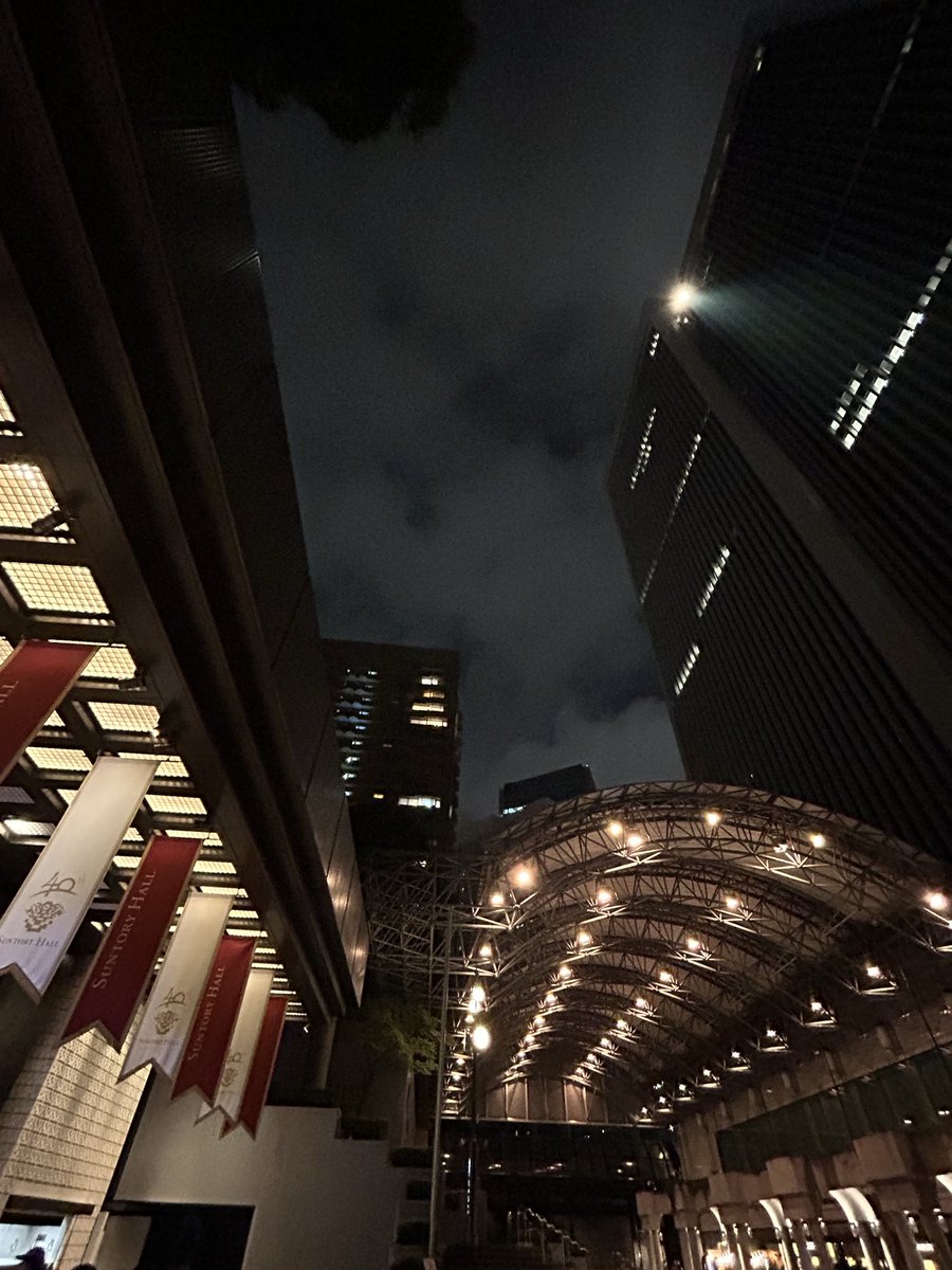 t_h_189's tweet photo. #角野隼斗 ピアノとオーケストラのための《無我》初演
それはいきなり始まってしまった…
そして何これ?
オケの音の厚み、その中で囀り駆け抜けるピアノの音
海を思い浮かべて聴いていました→
#東京交響楽団
#PierreBleuse https://t.co/UssRx33GqV
