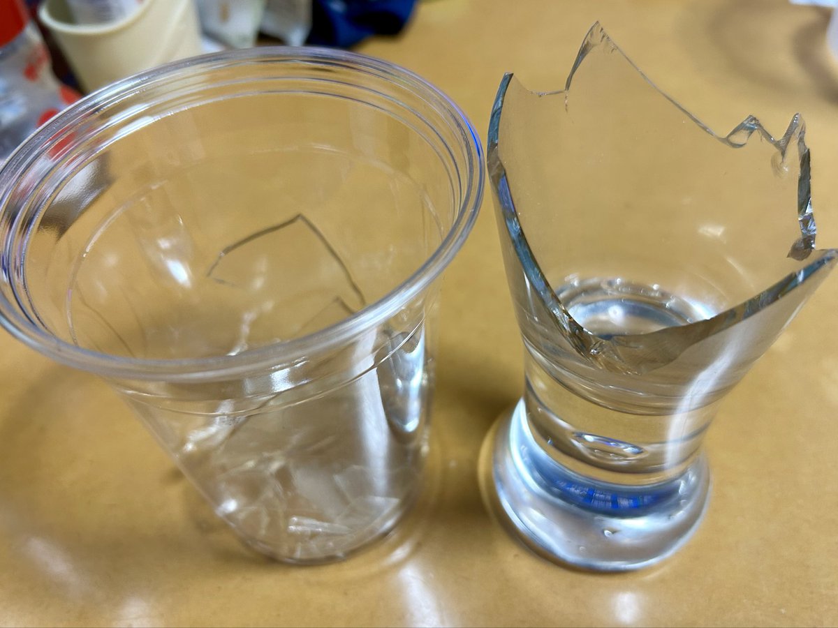dartskebab's tweet photo. こんな時間にてんやわんやですわ…。
これを機にガラス容器使うのやめるか🤔 https://t.co/ZjRJCz5Edg