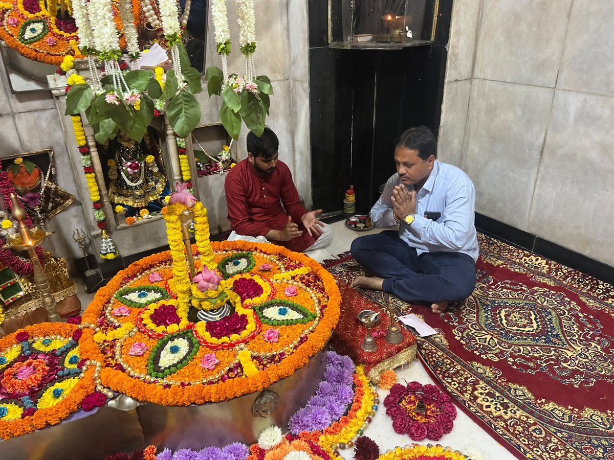 HariSinhRathod2's tweet photo. આજે મુંબઈ થી પધારેલ સ્નેહી મિત્રો સાથે લખપત તાલુકા નાં પાવન સુપ્રસિદ્ધ તીર્થસ્થાનો માતાનામઢ, નારાયણસરોવર, કોટેશ્વર, અને લખપત ગુરુદ્વારા નાં દર્શન કરવાનો સુંદર લ્હાવો મળ્યો:🙏🙏
#koteshvar
#matanamadha
#NarayanSarovar
#Lakhapat https://t.co/l6bdUu3NJH