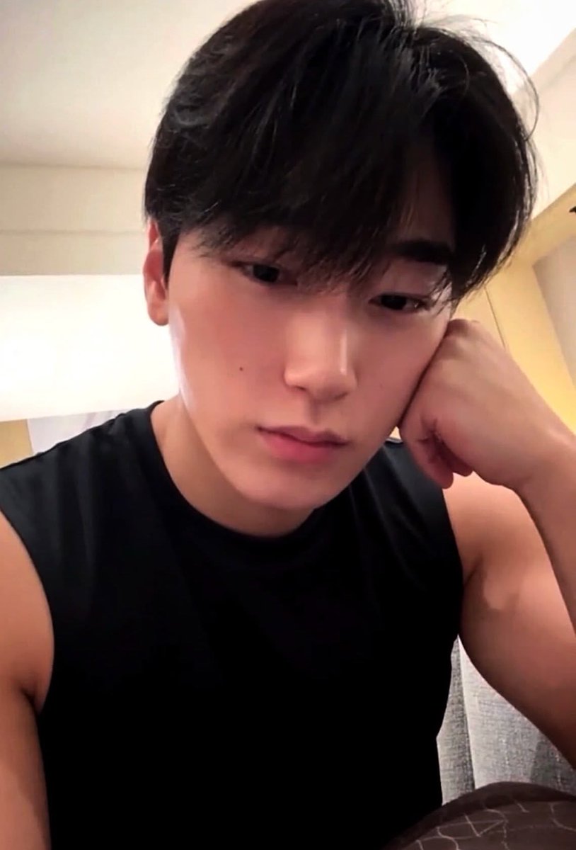 nunengtuajing's tweet photo. แค่ผมยาวก็ไม่รัก               แล้วตอนจุ๊บมันคันไหมล่ะ? https://t.co/Y2ZxrhKjoQ