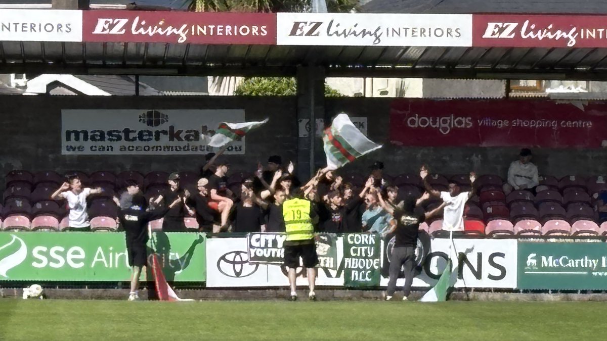dolanohagan's tweet photo. Fair play to yee lads …  #CityYouth @CorkCityFC #ComeOnCity https://t.co/P2FS90BuZO