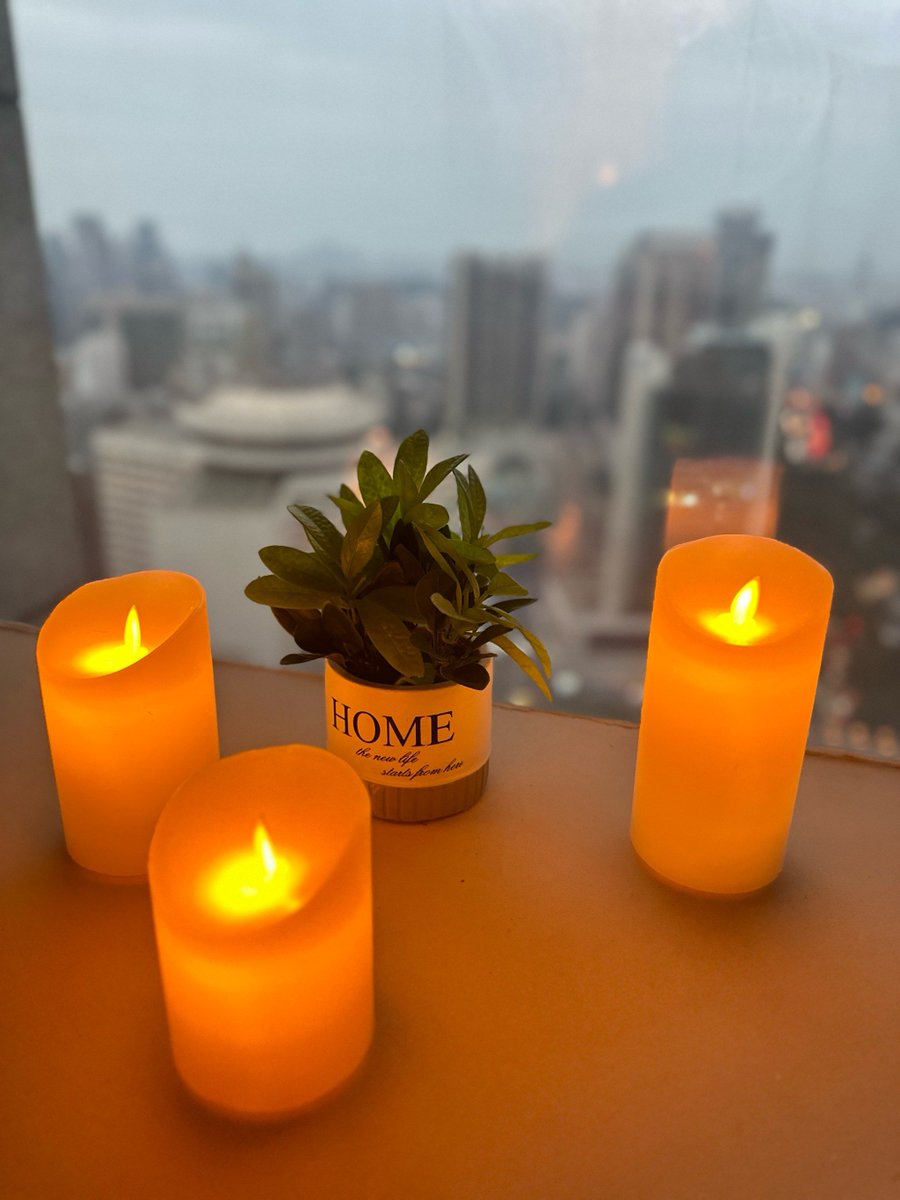 Abusha91040768's tweet photo. Today's small ritual: lighting my favorite tea candle, listening to soft jazz, and jotting down three warm moments from this week  Small joys make big days. https://t.co/QR9VUtNs0l