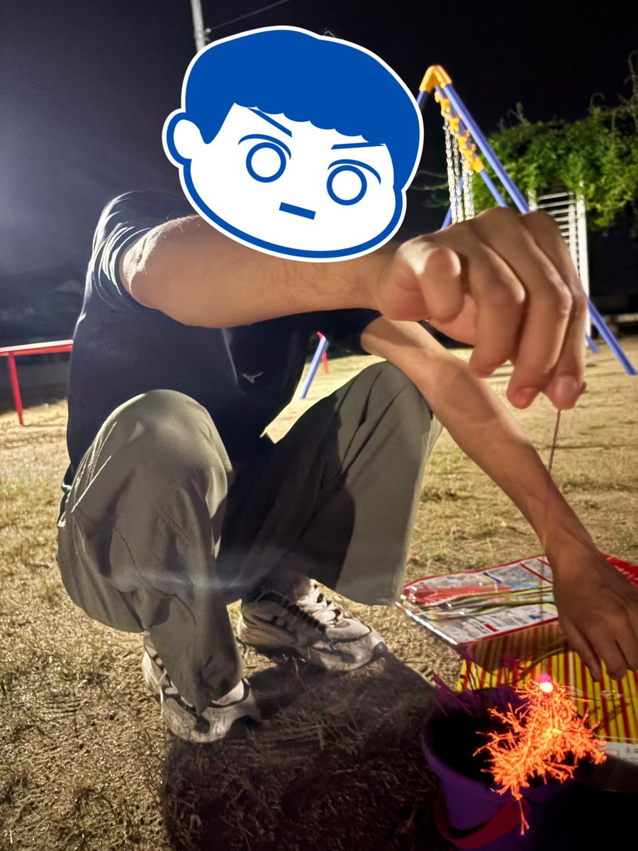 Sujitoki_0ri_'s tweet photo. 8月も最後なので青春時代のブランコ乗って花火して解散しました。
今度会うのはskyharuさんの結婚式かな。
お幸せに☺️ https://t.co/x0NgLA1KER