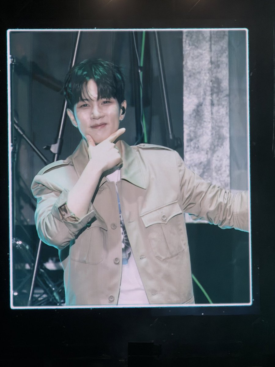 Intorem_fia's tweet photo. 아니 근데 오늘 저만 느낌?
음향 미쳤음 광주 처음인데 지금까지 간 공연장중에 베스트였는데요? https://t.co/S3vadjTeyE
