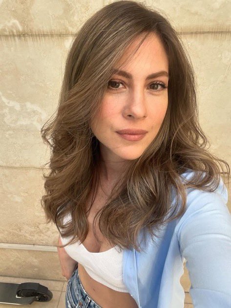 ozetgechaber's tweet photo. Melis Babadağ: "Genç kalmamın sırrı daha az insanla yaşamam." https://t.co/LRrITPjiNT
