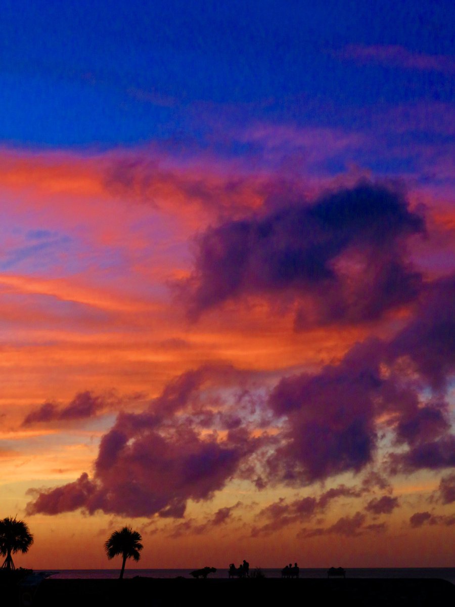arakencloud's tweet photo. またあしたの夕焼け空。 https://t.co/6BLU72VuF6