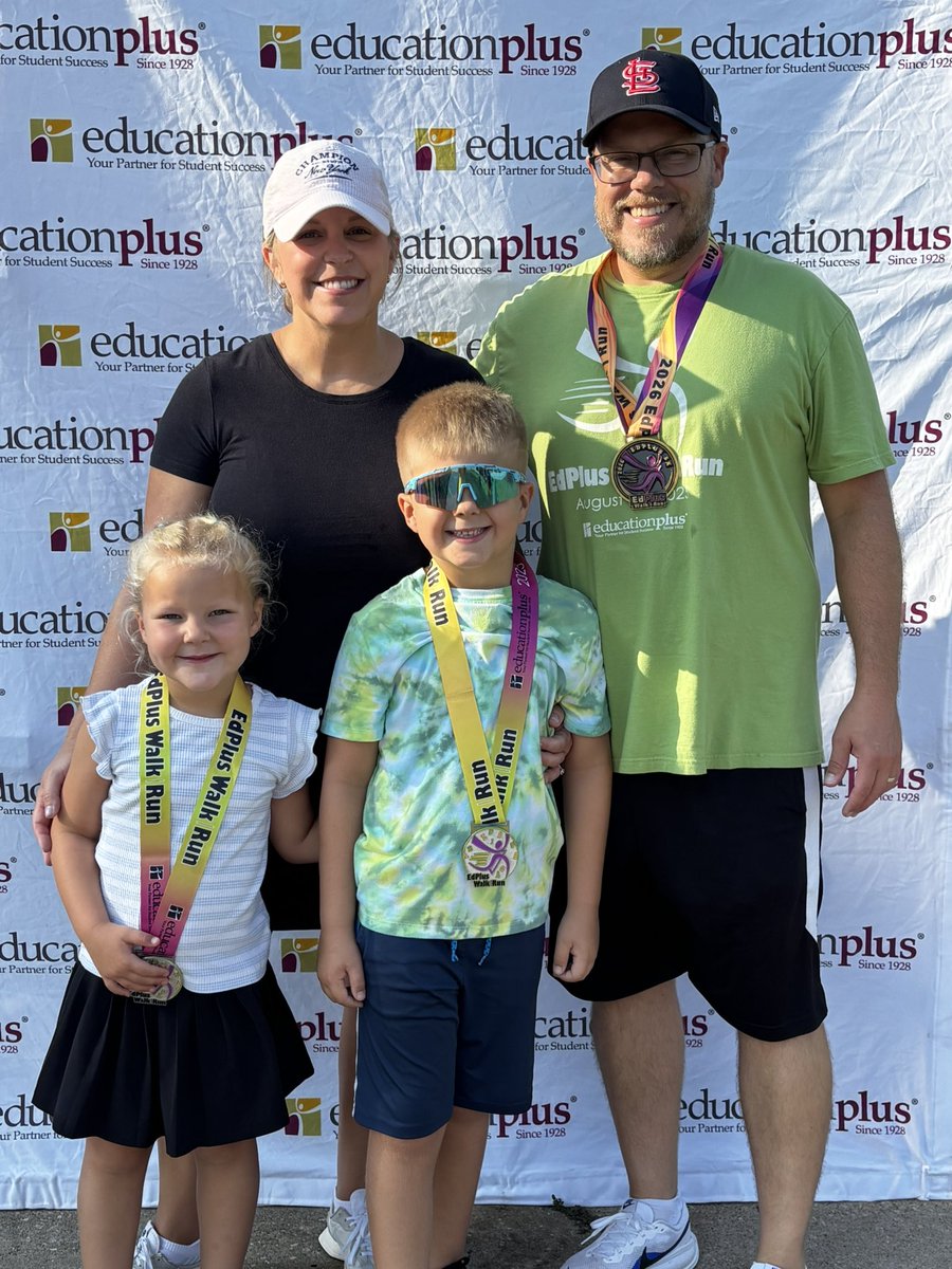 TedHiff's tweet photo. What a beautiful day for th #EdPlus’ Wellness Committee’s Family Walk/Run event! @StLouisRPDC @4stiner @skulpa @Erin_Lawson3 https://t.co/h8n2Q8NLQc