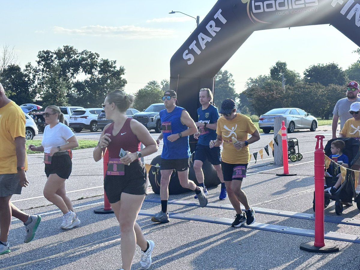TedHiff's tweet photo. What a beautiful day for th #EdPlus’ Wellness Committee’s Family Walk/Run event! @StLouisRPDC @4stiner @skulpa @Erin_Lawson3 https://t.co/h8n2Q8NLQc