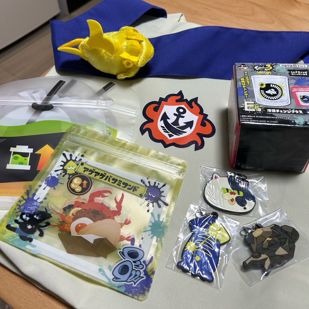 ntu_ghn's tweet photo. 諦めきれなくてもう一回したらトートバッグ当たって死ぬwwww欲しかったドリンク袋も貰えてまじハッピー https://t.co/5lHPrC1kLM