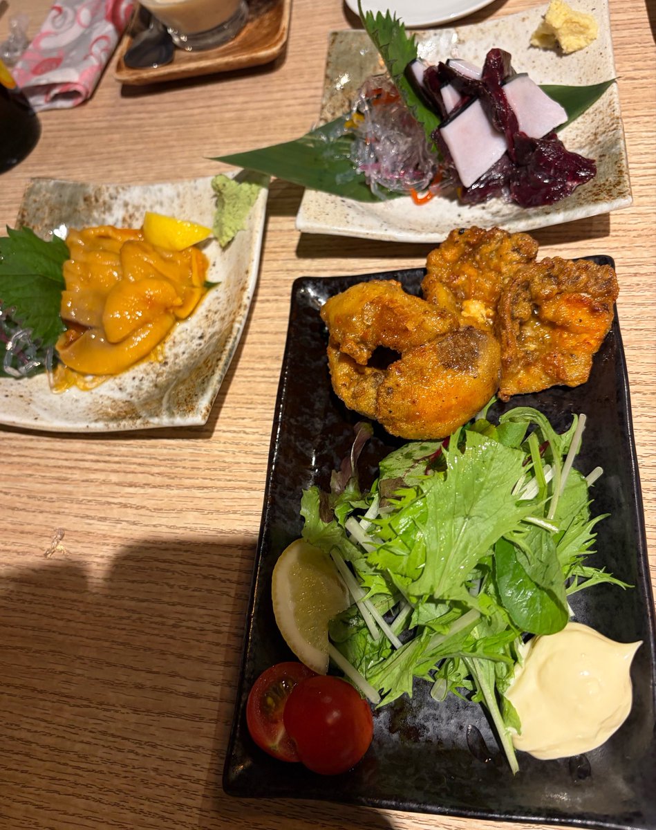 allgichan's tweet photo. めちゃホヤ食べた🤤売り切れてたけれど、テイクアウトの「ホヤの殻で作ったルームランプ」欲しかったな…… https://t.co/Py6CscrIZB