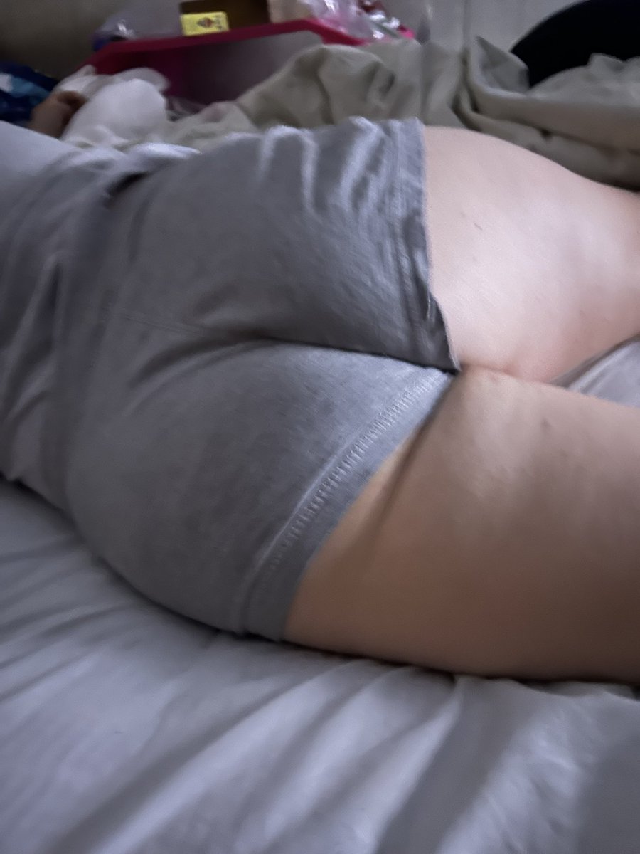 limpclittyjamie's tweet photo. My moms ass is sexy af #mom #son #creep #creepshot #candid #cuckson #cuck #mommy https://t.co/6058GkLT1E