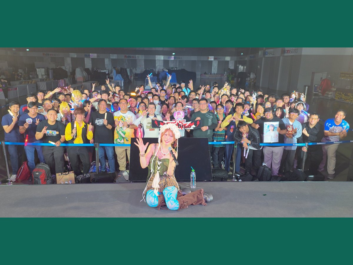 MachicoOfficial's tweet photo. #AnimeEventThailand ✨
Talk show・FAN MEETING・Mini Concert ขอบคุณ☺
(ありがとうございました)
ฉันมีความสุขมากที่ได้มาเที่ยวประเทศไทยหลังจากไม่ได้มานานถึง 10 ปี!
(10年ぶりのタイはとても楽しかったです)
ไว้พบกันใหม่นะ♪
(またお会いしましょう)
BY:Machico(・山・)#AET7 https://t.co/ZMwbbEzEYo