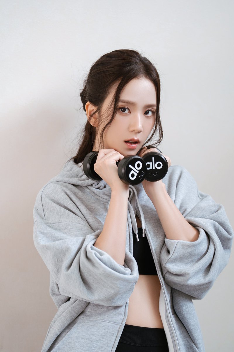 CHINAJISOOBAR's tweet photo. 260623 #JISOO Weibo sooyaaa_智秀 update.

JISOO X alo 2026 FALL CAMPAIGN ​​​
🔗https://t.co/2iwtUvq0gm

@officialBLISSOO @shumontopia https://t.co/JBNWkSrlIA