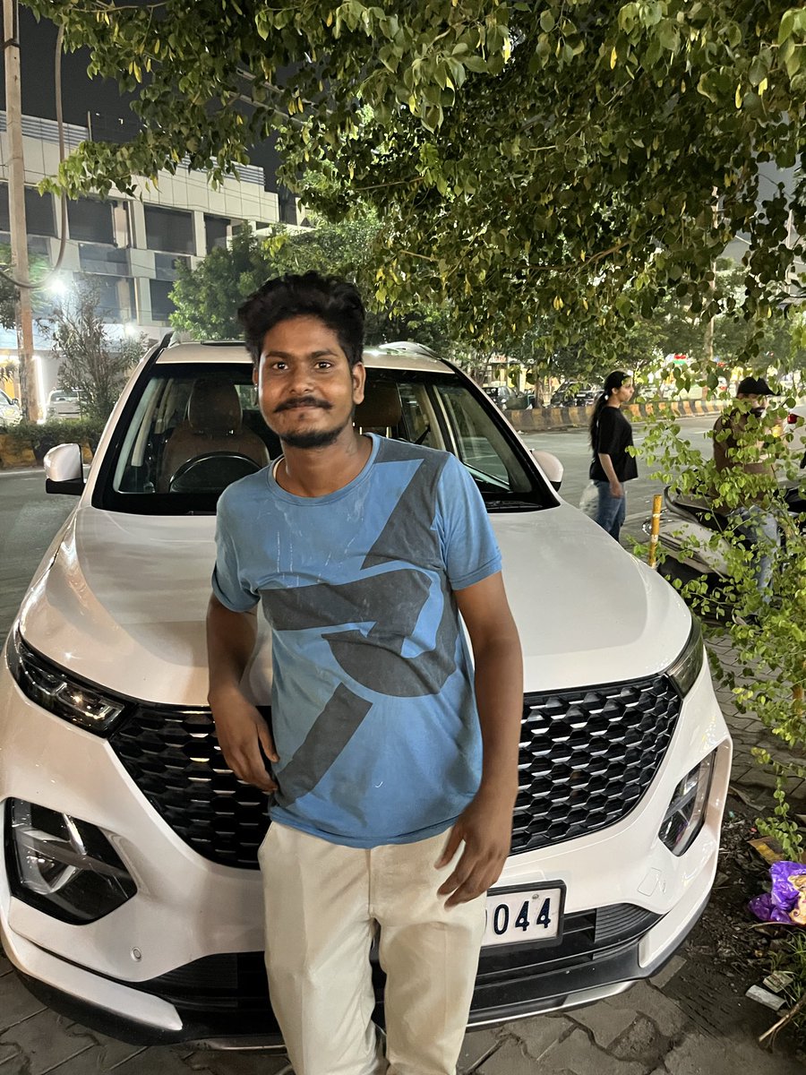 jagsha97's tweet photo. 6k followers with 5 million views. A Punjab wedding decorator runs his Pulsar on the streets of Ludhiana but doesn’t know he can monetise from it. That is the power most Indians feel under confident about. 
#digitaldesh #punjab https://t.co/Fnm2O9GDoq