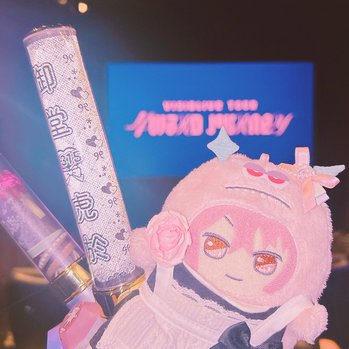 __tama0401's tweet photo. #아이나나트친소 
#아이나나_트친소
#アイナナ好きな人と繋がりたい
#アイナナ好きさんと繋がりたい

집나간 마네쟈 비주라보고 돌아왔습니다🕺
멧조와 토라오와 함께 주로 굿즈 소비와 일상 많이 올립니다~!링크 읽어봐주시고 흔적 남겨주시면 무멘팔로 찾아가요🌈💫

🍀https://t.co/nMiU00pAdu🐯 https://t.co/fvqraIlcdU