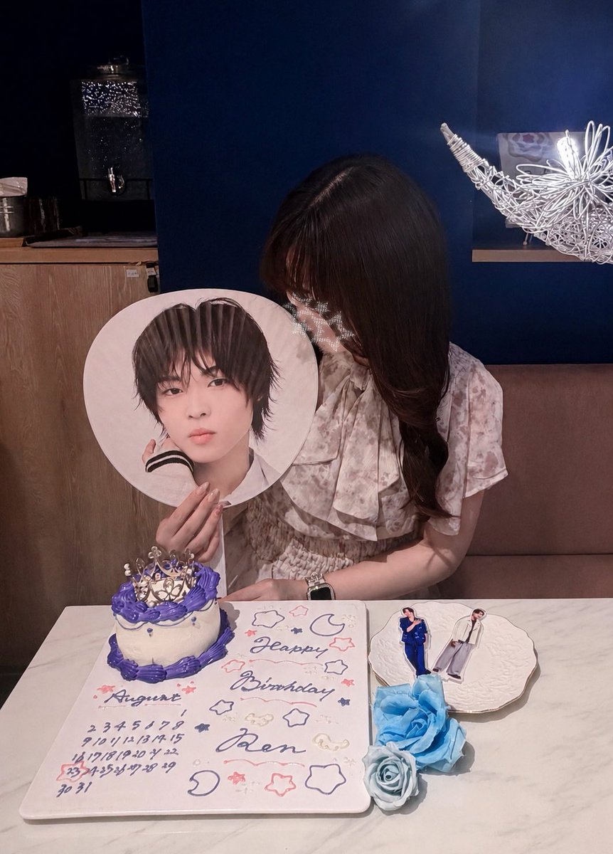 zawa__ren's tweet photo. 世界一で1番大好きな中澤漣くんのお誕生日❣️❣️❣️

びっぐなおめでとうを送ります❣️❣️

これから先もこの7人で絶対幸せに暮らしてね➰🪄💖
 #中澤漣  #CLASSSEVEN https://t.co/ibRGd9exux